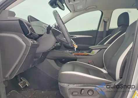 2024 Buick Envision Essence z USA, uszkodzony, nr VIN LRBFZPE43RD067863